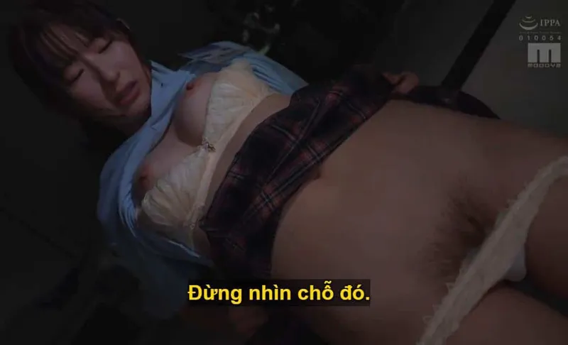 Ông sếp lập mưu xxx cô nhân viên dưới quyền kiêu kỳ lười nhác, suốt ngày chỉ chăm chăm nhắn tin yêu đương.